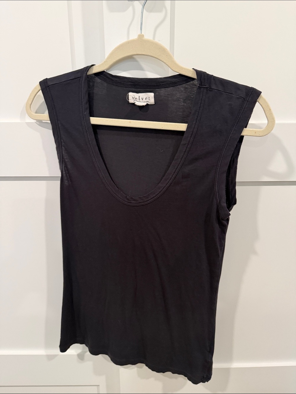 Velvet by Graham & Spencer Black Scoop Neck Tank